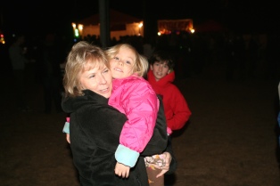 2012-12-22-Trail-of-Lights-08-Janeen-Sydney-Dax.jpg